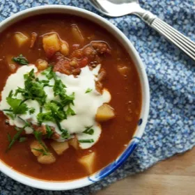 Gullashsuppe - Opskrift På God Hjemmelavet Gullash Suppe